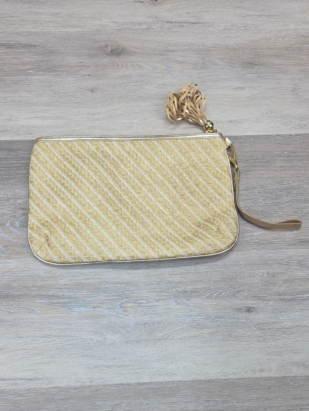 Lilly Pulitzer Gold Woven Straw Wristlet Clutch Bag Tassel Zip Resortwear